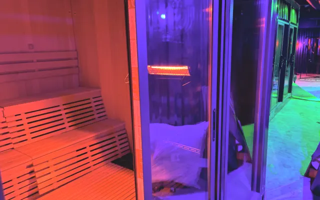 Stay at Quench Tubs and Sauna, Atlantas new gay sauna - copy 01 - copy 01