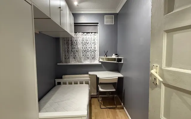 Gay Host, Good Vibes & a Cosy Room in London
