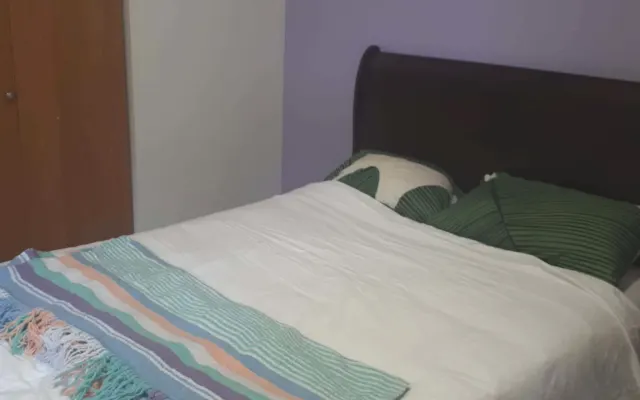 Bedroom in laid back house in quiet neighbourhood