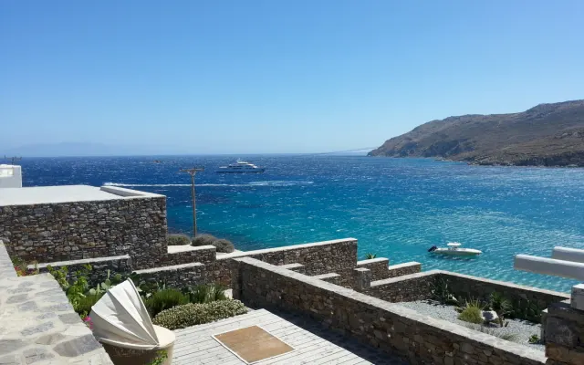 4 BEDROOM HOUSE WITH SEAVIEW AT KALO LIVADI BEACH