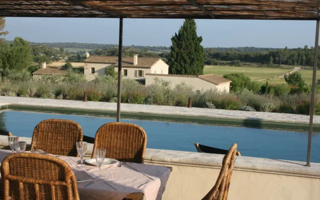 Luxueux domaine près d'Arles et d'Avignon dans les Alpilles