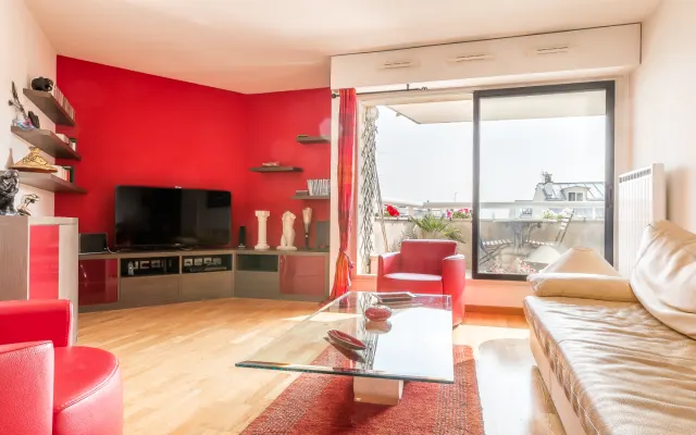 Große 2 Zimmer mit sonniger Terrasse und tollem Blick auf Paris