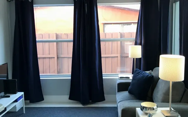 Suites paisibles au bord de la piscine - Papillon