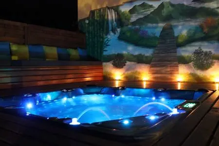 Les 3 Soleils 4* furnished holiday home, swimming pool and jacuzzi