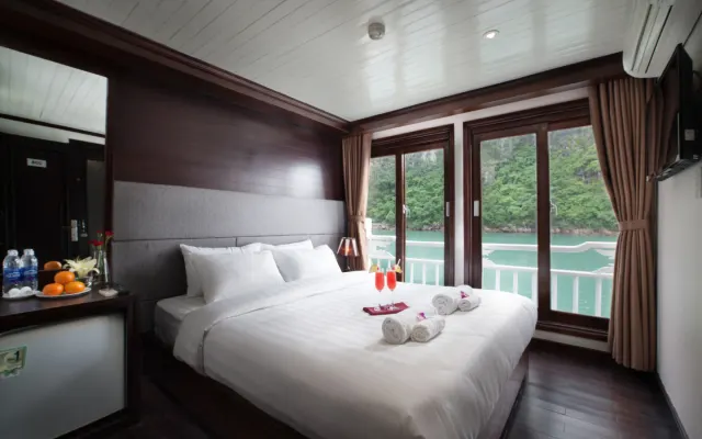 Freundliche Halong-Kreuzfahrt zum Besuch der Halong-Bucht