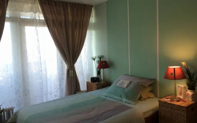 habitación con bonitas vistas , céntrica y confortable