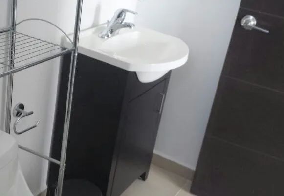 Nice room with private bathroom in furnished and equipped condo