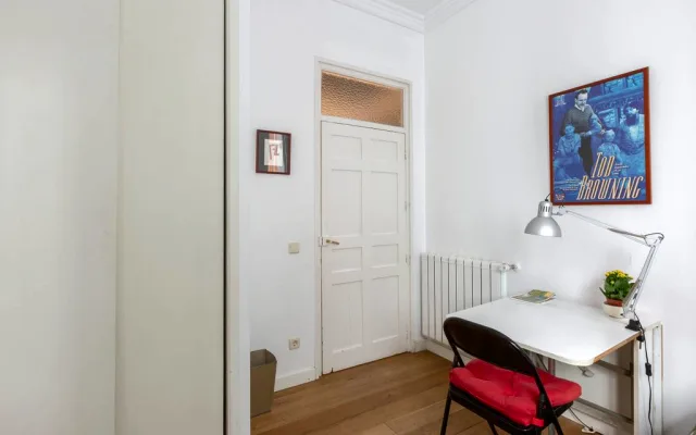 Habitación individual y cómoda en el centro histórico de Madrid.