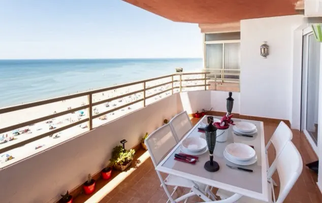 MAGNIFIQUE LOFT 1ÈRE LIGNE PLAGE (RÉCEMMENT ENTIÈREMENT RÉNOVÉ !)