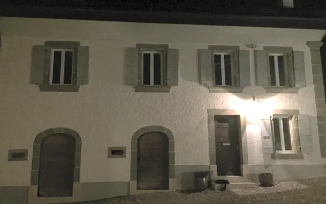 pequeña casa en un entorno rural