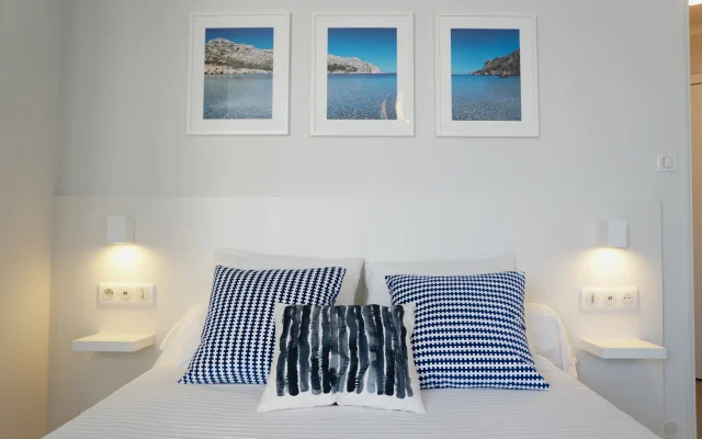 Spiaggia dei Catalani - Palazzo del Pharo