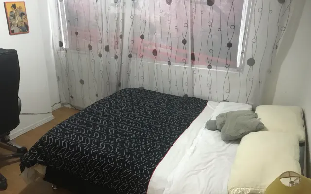 Cozy room in furnished apartment. Excellent location