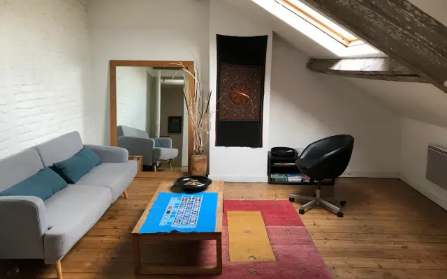 Independant Studio + bedroom in a 1900 House