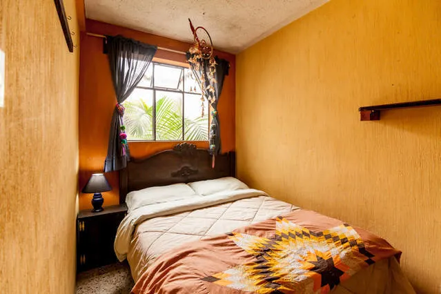 Annonce de Pineda sur misterb&b - privated room, shared bathroom. doble bed.