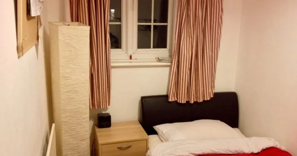 Single bedroom close to Morden underground station - Picture 1