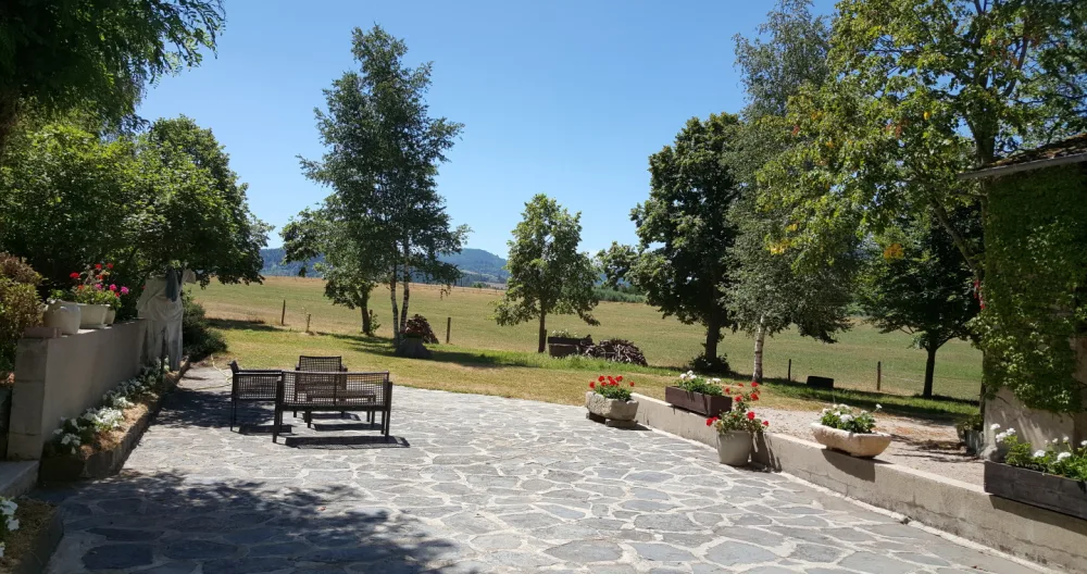 tabuleiro gratuito numa casa tranquila - Foto 1