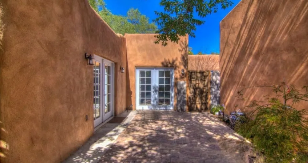 Charming 2 Br in Old Town, Fireplace, Walk to Plaza - Picture 1