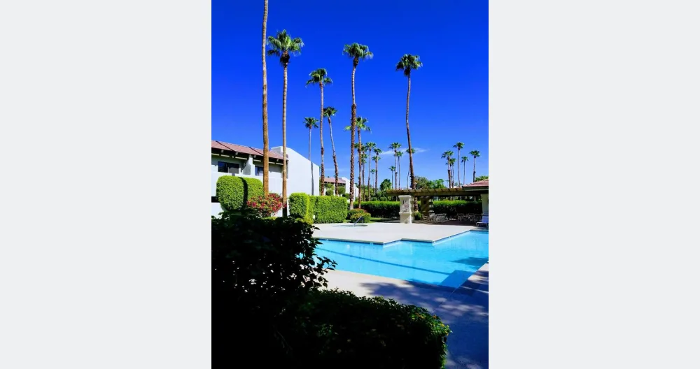 L'annuncio di Julien su misterb&b - One of the 2 swimming pool in the community and 2 hot tubs. 
