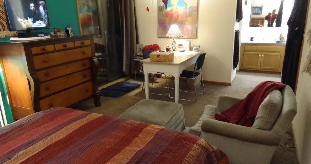 Hauptschlafzimmer mit eigenem Bad, Queen-Bett, Terrasse, Blick auf den Fluss, AC - Foto 1