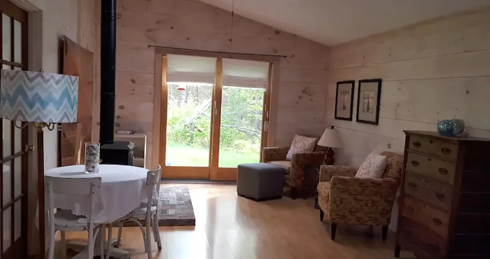 Anúncio de Victoria em misterb&b - Far end of studio