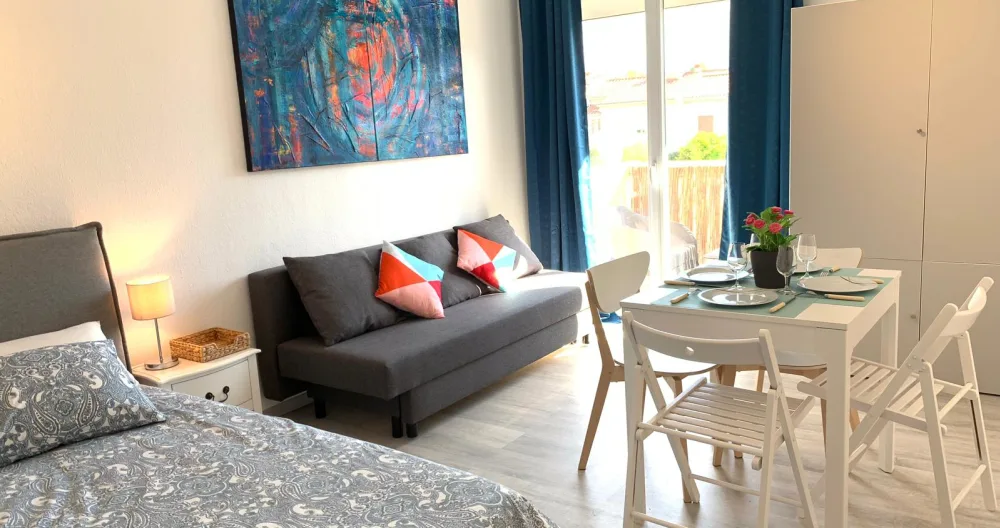 Encantador estudio con aire acondicionado, balcón y aparcamiento - Foto 1