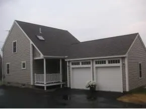 Shared Home North Nashua abutting 4 Acre Park walk to Merrimack River - Picture 1