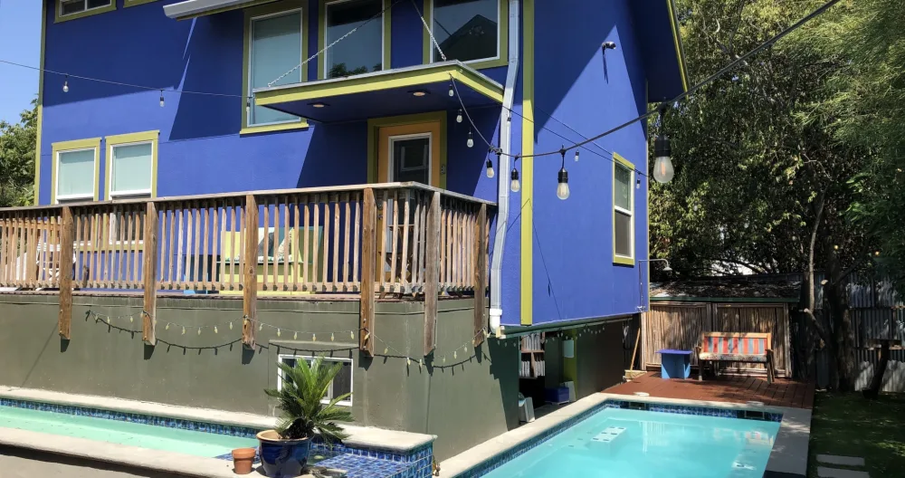 Newly renovated, two-story loft in hip East Austin with pool access - Picture 1