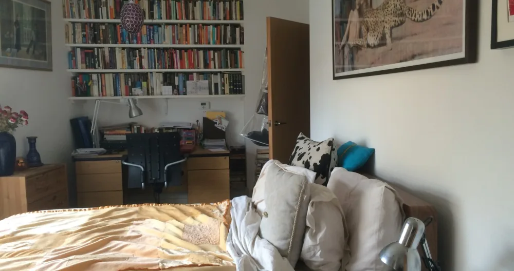 one bedroom in comfortable top floor flat  - Picture 1