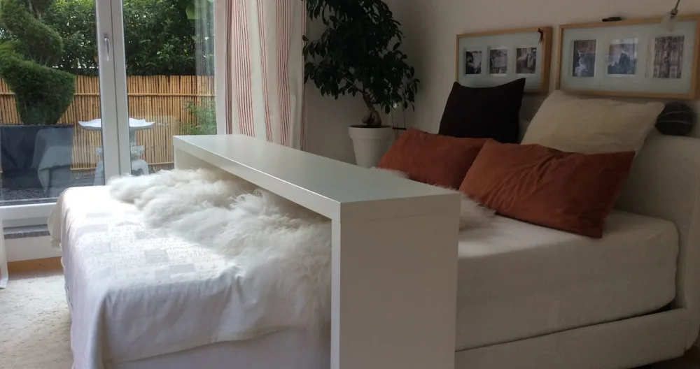Light-filled guest room with a view of the countryside - Picture 1