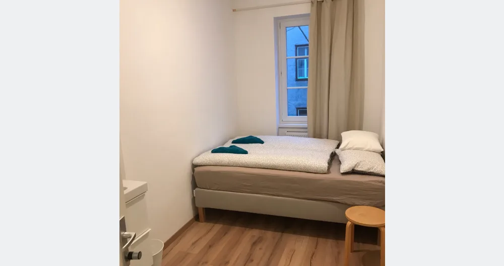 Zimmer mit eigener Dusche und Waschbecken im Herzen von Wien - Foto 1