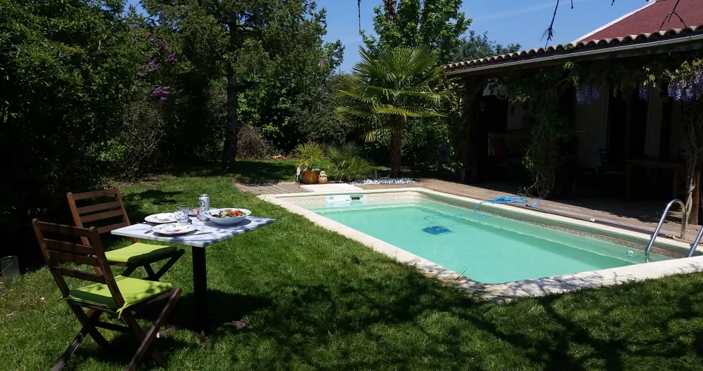 Adorable little house with heated pool - Picture 1