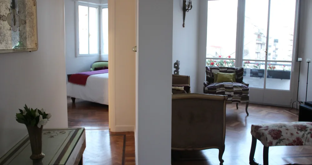 Flat in iconic art deco building - Picture 1