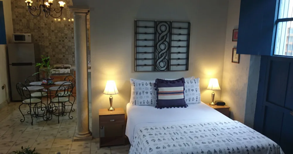 Centennial renovated house with good location  - Picture 1