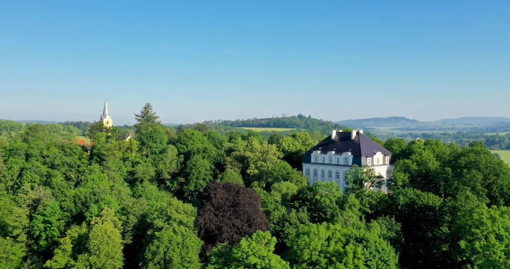Un castello da favola restaurato su una collina in campagna - Foto 1