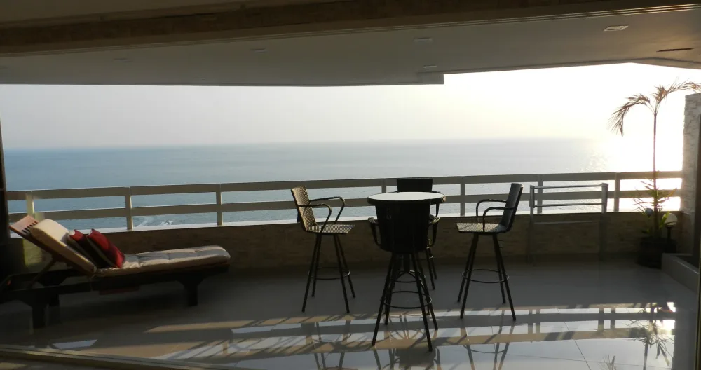 1 bedroom apartment + living room front sea view - Picture 1