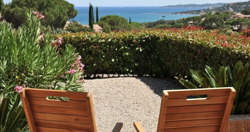 Laurent's listing on misterb&b - Rez de jardin de l'appartement avec vue mer panoramique
