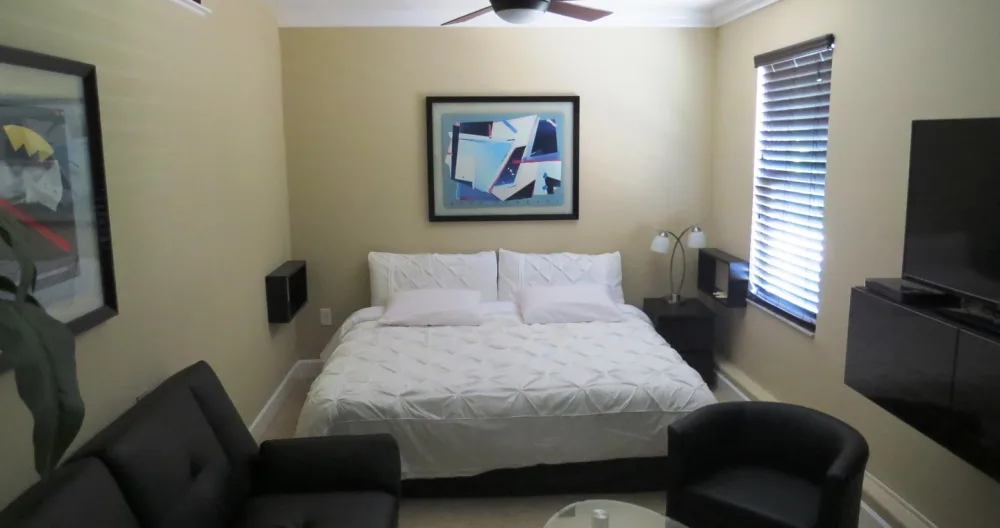 Martin and Eric's listing on misterb&b - King Bed