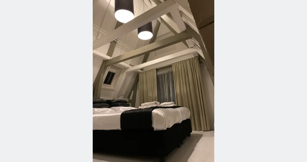 Monumental luxurious accommodation in center of Amsterdam, very quiet - Picture 1