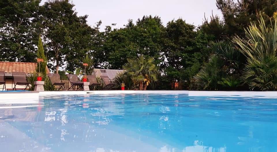 Olivier's listing on misterb&b - notre piscine 