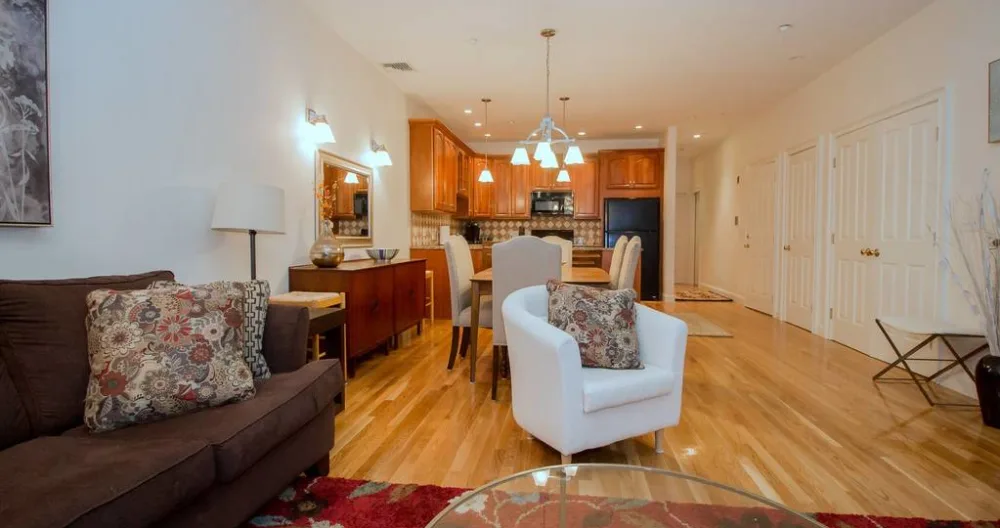 Modern townhome,Boston vacation,2 bath,pkg,deck - Picture 2