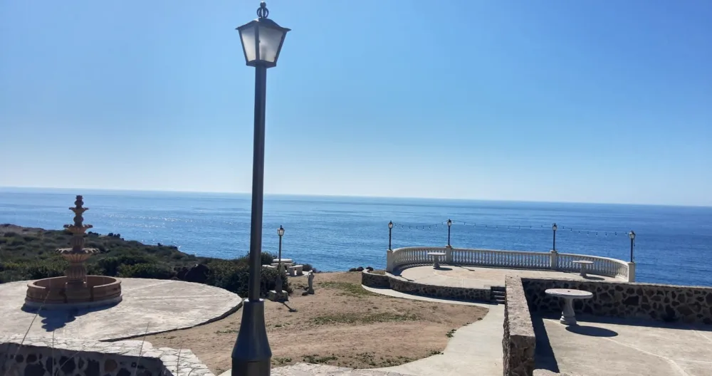Beautiful Cliff Side Ocean View BNB#1 Quiet Romantic Getaway location  - Picture 1