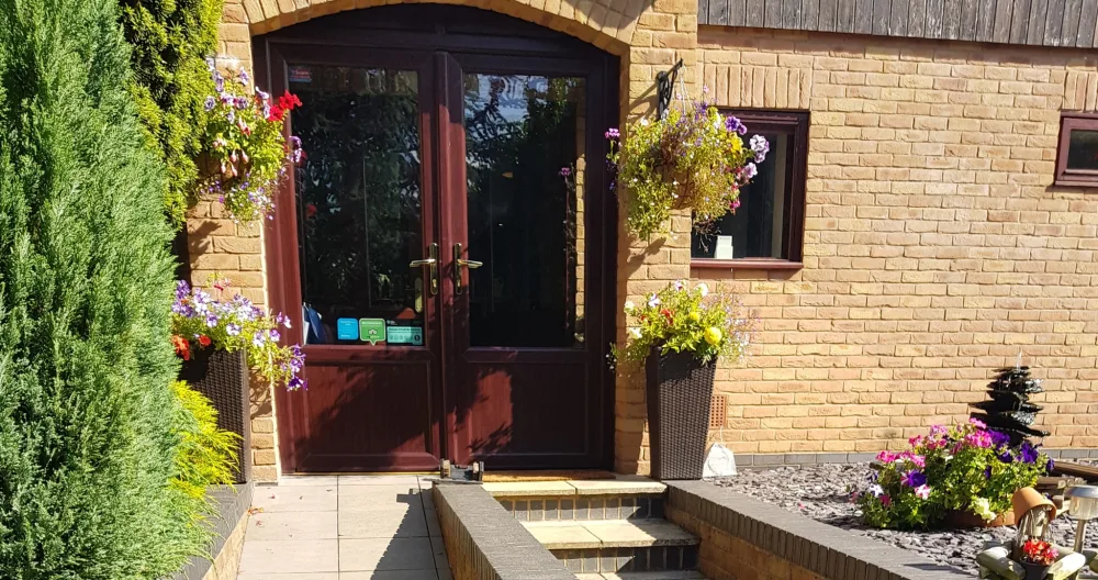 Spanhoe Lodge B&B Accommodation (with Hot Tub & Heated Outdoor Pool) - Picture 1