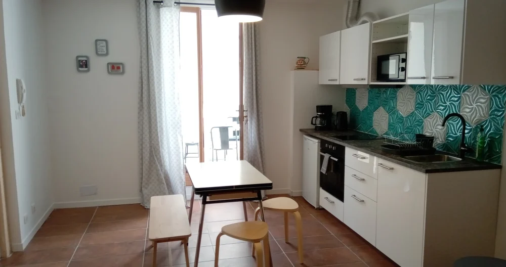 small loft with private patio Sèteinside - Picture 2
