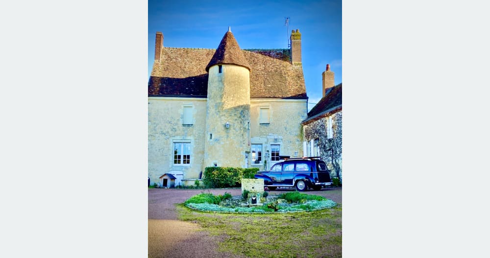 Become the lords of Manoir de la Barre - page room - Picture 1