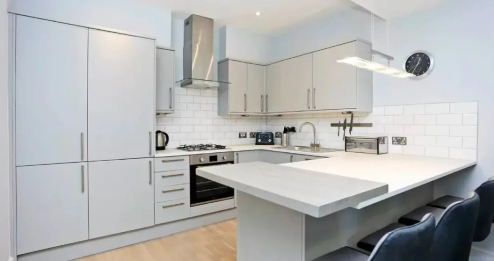 APARTAMENTO MODERNO E COM ESTILO. EM EXCELENTE LOCALIZAÇÃO CENTRAL - Foto 2