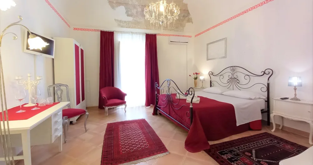 Master Bedroom with PRIVATE EXTERNAL BATHROOM - Palazzo Cutelli - Picture 1