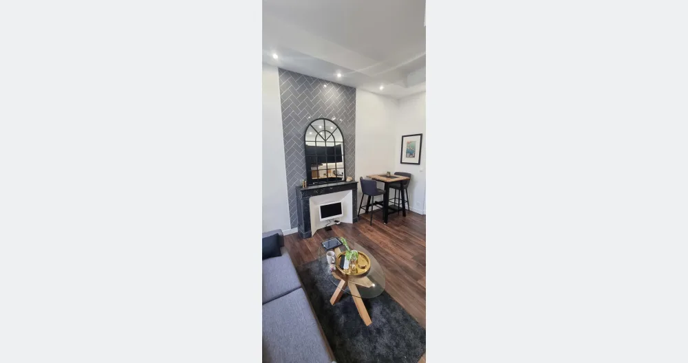 Luxuoso e luminoso apartamento de 2 assoalhadas no centro da cidade com estacionamento - Foto 1