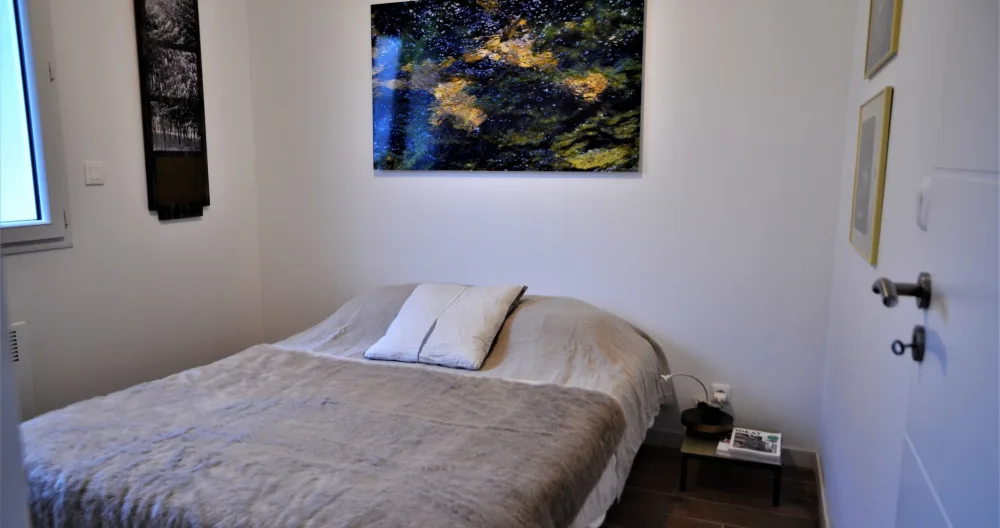 Chambre avec salle de bain séparée dans une maison neuve - Photo 1