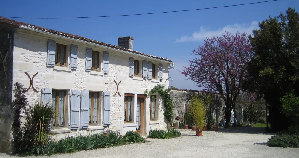 Gite Ecureuil - ancienne maison de gardien avec piscine - Photo 1