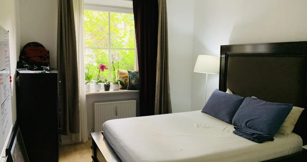 Anuncio de Mark Ivanz en misterb&b - Your private bedroom for your stay. Queen bed, i brought it from the US as it is super good and comfy. 